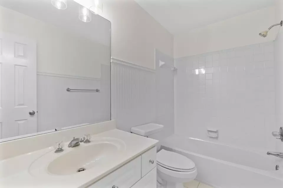 Bath - 1575 Victoria Walk, Cumming, GA 30041 photo 6 of 6