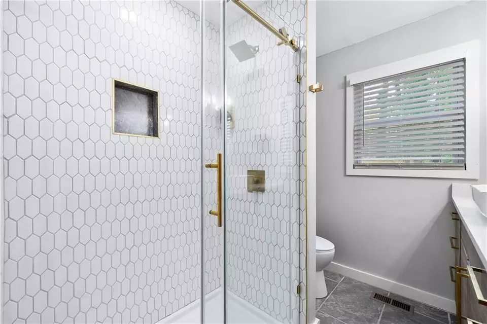 Bath - 3590 Bolfair Dr NW, Atlanta, GA 30331 photo 4 of 4