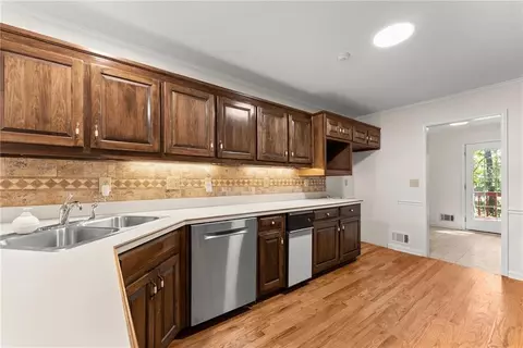 Kitchen - 3314 Mcclure Bridge Rd, Duluth, GA 30096 photo 4 of 5