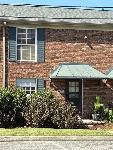 5689 Kingsport Dr, Atlanta, GA 30342