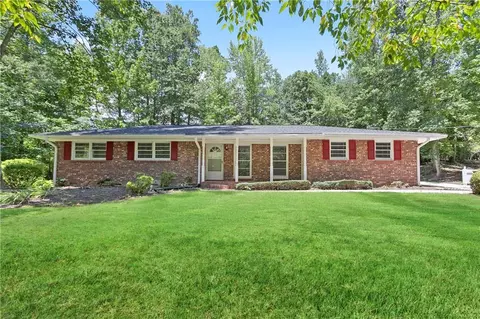 85 Valleybrook Dr, Fairburn, GA 30213