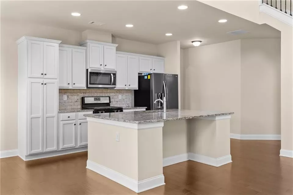 Kitchen - 2299 Misty Ivy Ct, Buford, GA 30519 photo 2 of 2