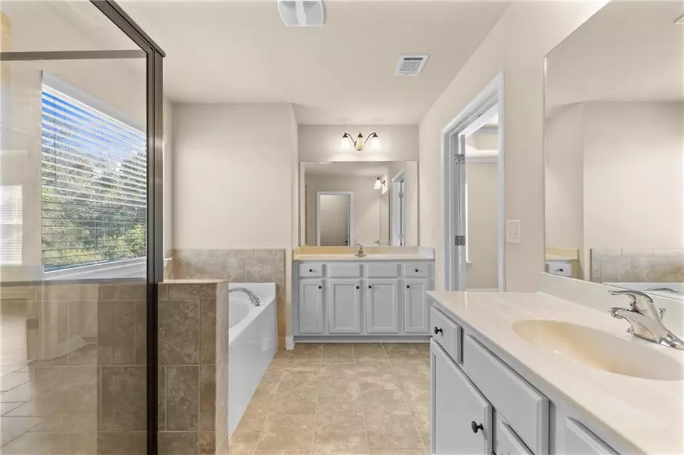 Bath - 2299 Misty Ivy Ct, Buford, GA 30519 photo 1 of 4