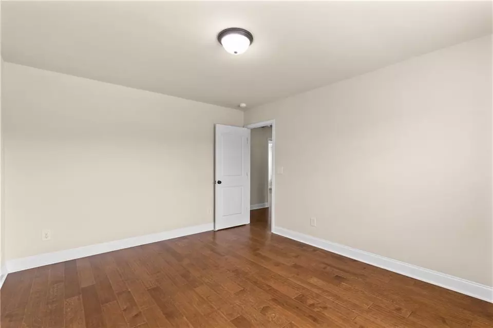 Bedroom - 2299 Misty Ivy Ct, Buford, GA 30519 photo 6 of 8