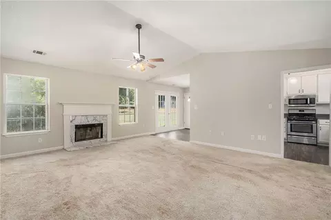 Living - 175 Thorpe Rd, Jackson, GA 30233 photo 3 of 7