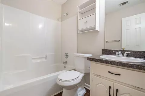 Bath - 175 Thorpe Rd, Jackson, GA 30233 photo 2 of 2