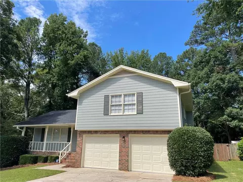 1679 Oak Forest Dr, Conyers, GA 30013