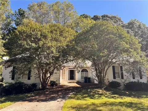 2028 Lakewood Cir, Grayson, GA 30017