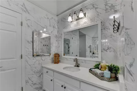 Bath - 10792 Glenleigh Dr, Duluth, GA 30097 photo 4 of 7