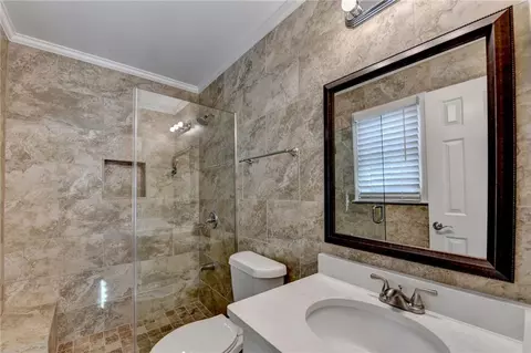 Bath - 10792 Glenleigh Dr, Duluth, GA 30097 photo 2 of 7