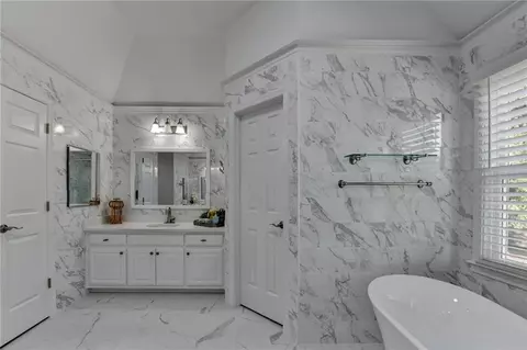 Bath - 10792 Glenleigh Dr, Duluth, GA 30097 photo 6 of 7
