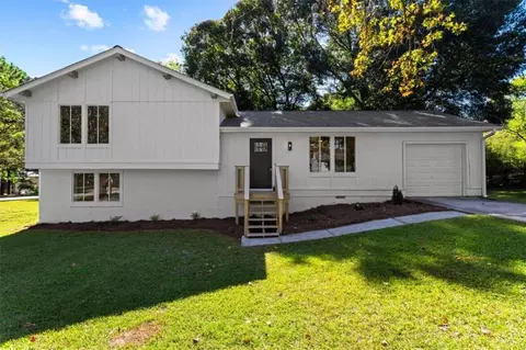 489 Village Run, Lawrenceville, GA 30046