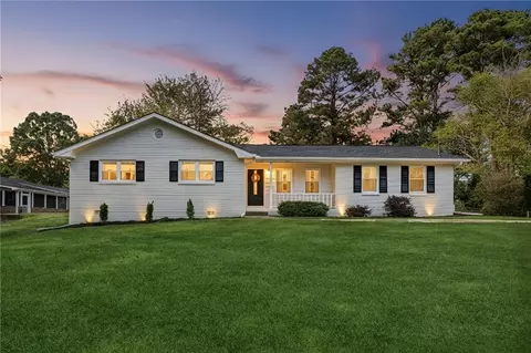 1545 Falcon Ln, Grayson, GA 30017