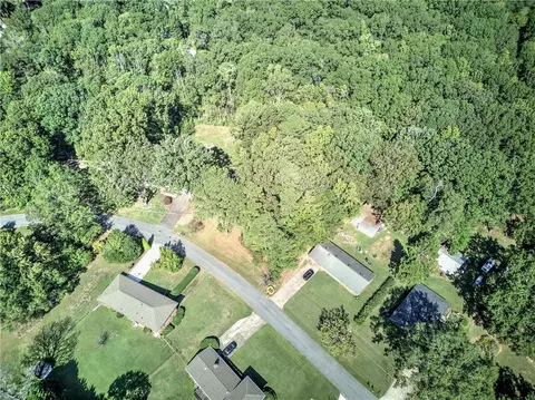 11 Meadowview Cir, Cartersville, GA 30121