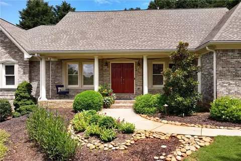 1005 Chateau Forest Rd, Hoschton, GA 30548