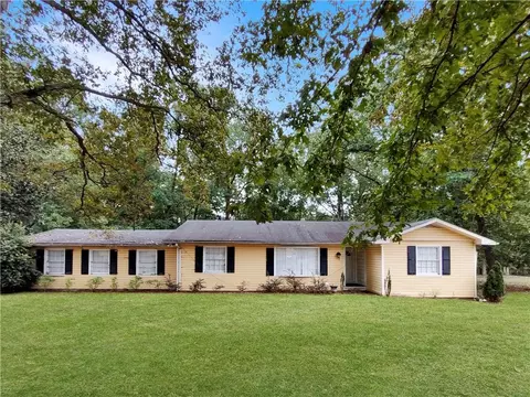 2772 E Lake Rd, Mcdonough, GA 30252