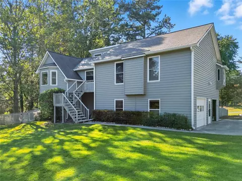 2233 Mohawk Trl, Acworth, GA 30102