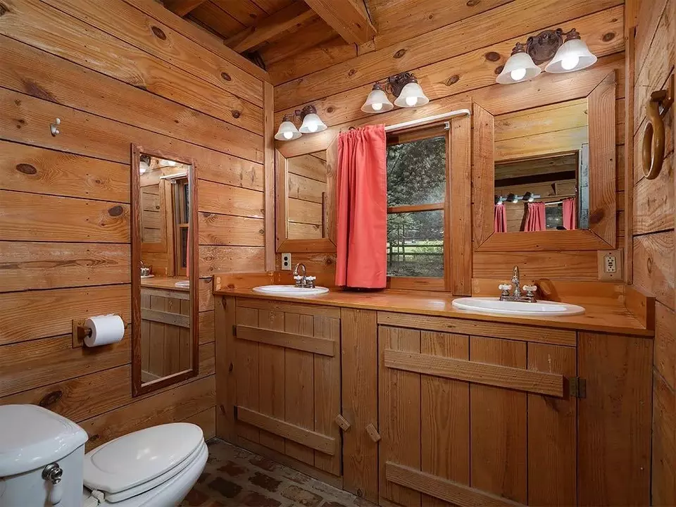 Bath - 3401 Clay Rd SW, Austell, GA 30106 photo 3 of 4