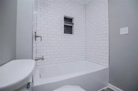 Bath - 367 Frashier Rd, Carrollton, GA 30116 photo 2 of 6
