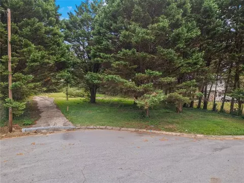 6082 Kathie Ct, Ellenwood, GA 30294