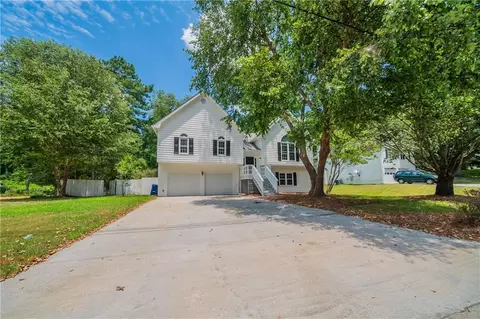 1010 Burning Bush Dr, Loganville, GA 30052