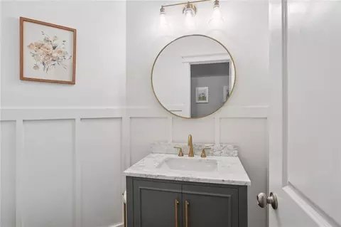 Bath - 160 Wickham Dr, Tyrone, GA 30290 photo 2 of 5