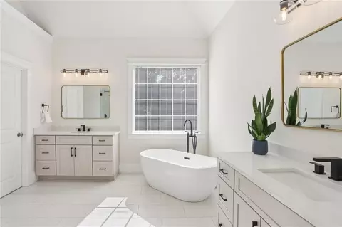 Bath - 160 Wickham Dr, Tyrone, GA 30290 photo 1 of 5