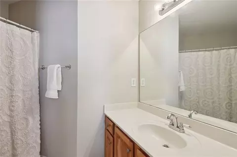 Bath - 160 Wickham Dr, Tyrone, GA 30290 photo 5 of 5