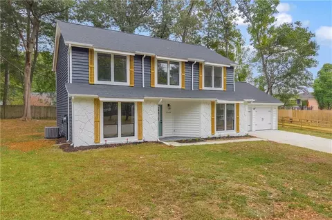 5364 Kelleys Creek Dr, Stone Mountain, GA 30088