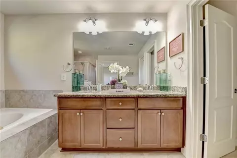 Bath - 460 Espy St, Buford, GA 30518 photo 2 of 11