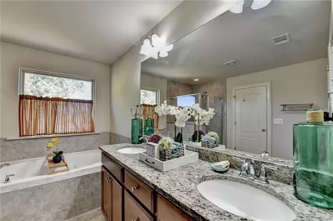 Bath - 460 Espy St, Buford, GA 30518 photo 4 of 11
