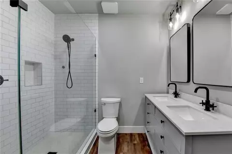 Bath - 460 Espy St, Buford, GA 30518 photo 10 of 11