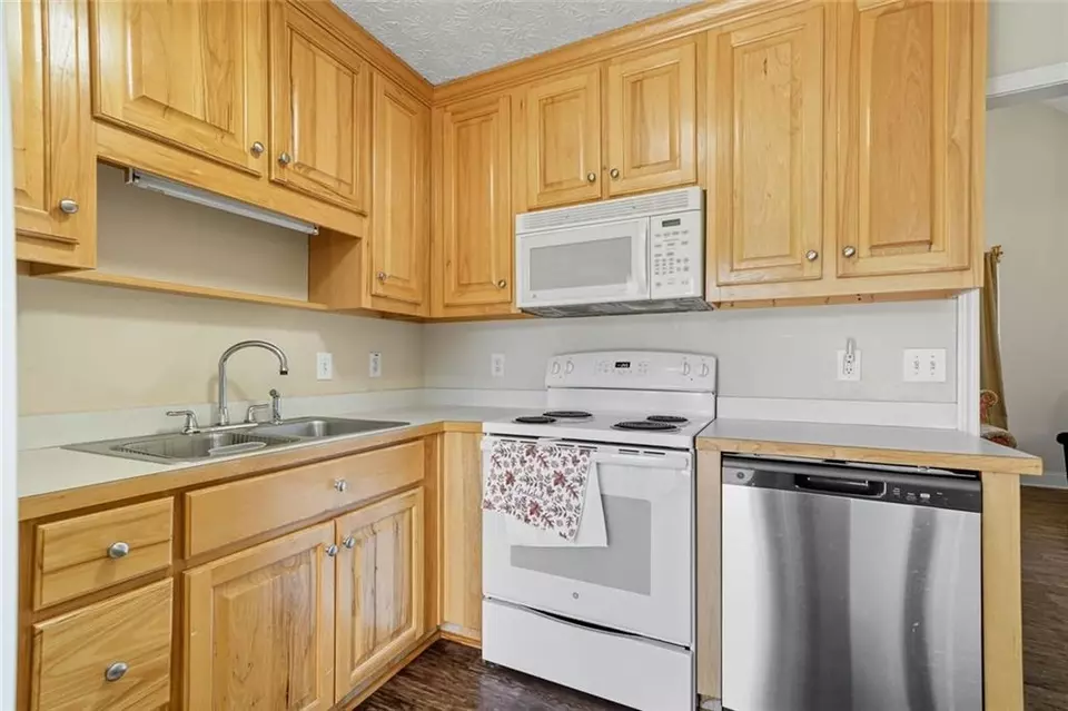 Kitchen - 106 Saddle Ridge Trl, Jasper, GA 30143 photo 1 of 3