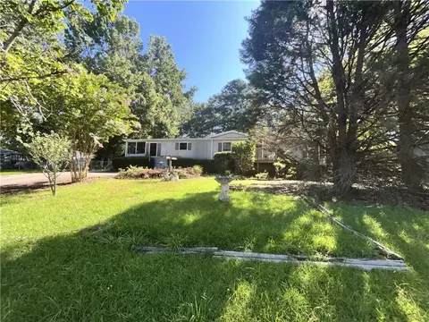 362 Hemlock Ln, Locust Grove, GA 30248