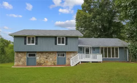 522 Foxmoor Dr SW, Lilburn, GA 30047