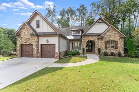 1042 Hartwell Xing, Gainesville, GA 30501