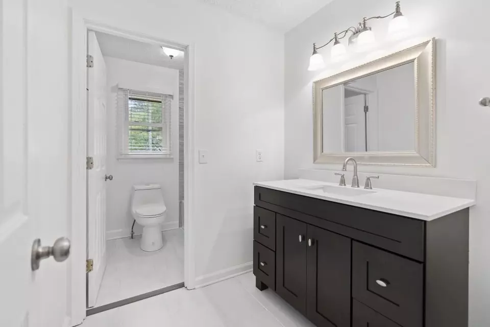 Bath - 11790 Highland Colony Dr, Roswell, GA 30075 photo 7 of 8