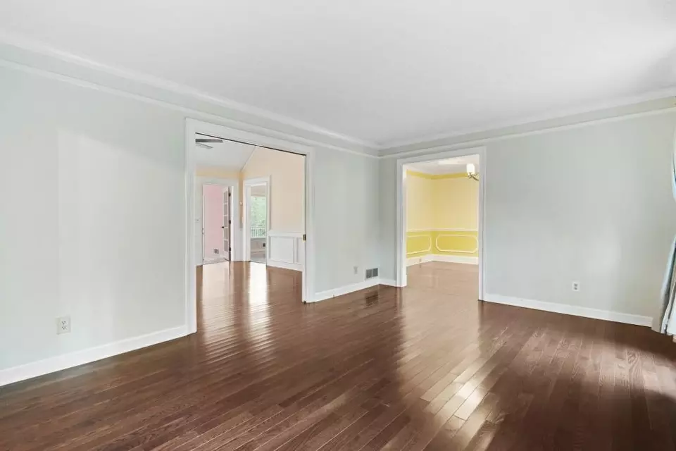 Living - 11790 Highland Colony Dr, Roswell, GA 30075 photo 2 of 7