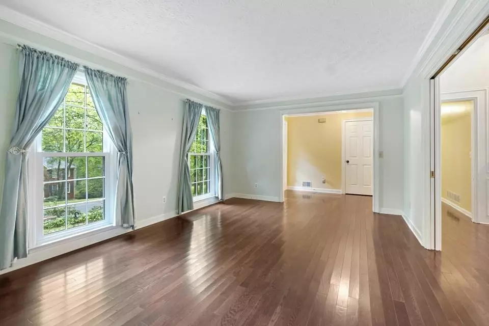 Living - 11790 Highland Colony Dr, Roswell, GA 30075 photo 3 of 7