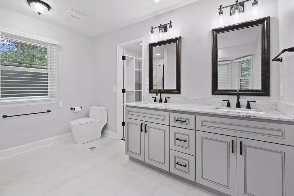 Bath - 11790 Highland Colony Dr, Roswell, GA 30075 photo 4 of 8