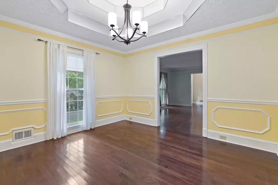 Living - 11790 Highland Colony Dr, Roswell, GA 30075 photo 4 of 7