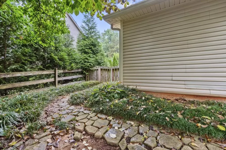 Exterior - 11790 Highland Colony Dr, Roswell, GA 30075 photo 5 of 6