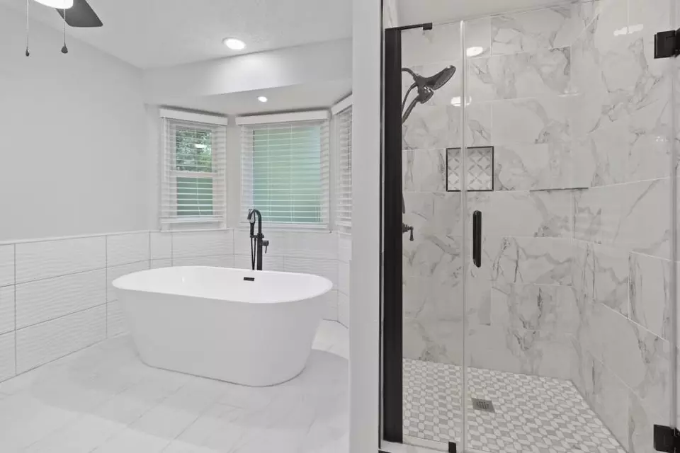 Bath - 11790 Highland Colony Dr, Roswell, GA 30075 photo 5 of 8