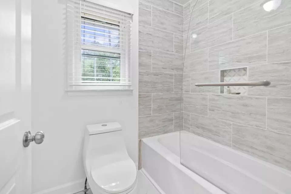 Bath - 11790 Highland Colony Dr, Roswell, GA 30075 photo 8 of 8