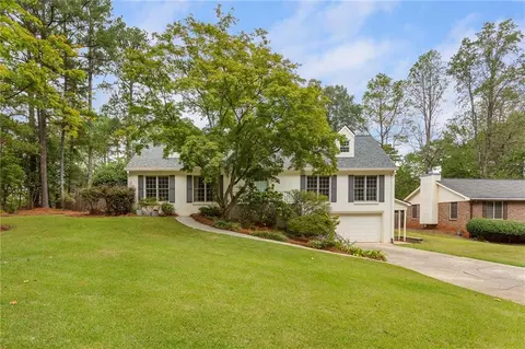1375 Mosswood Ln SE, Smyrna, GA 30082