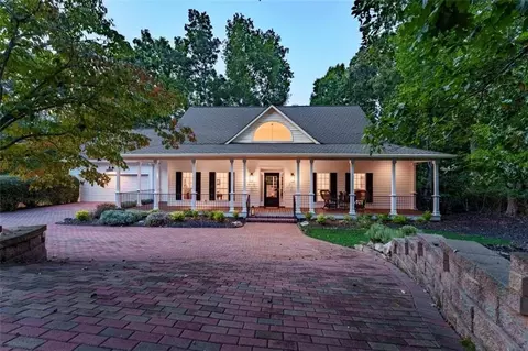 3465 Point View Cir, Gainesville, GA 30506