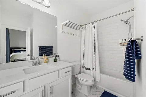 Bath - 3227 Bartee Walk, Suwanee, GA 30024 photo 5 of 7