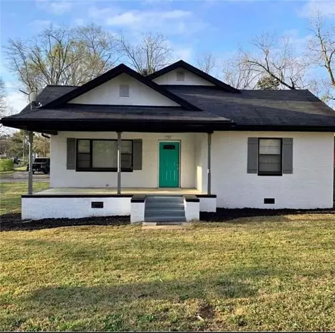 101 3rd St, Barnesville, GA 30204