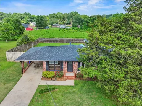 617 Lakeview Dr, Monroe, GA 30656