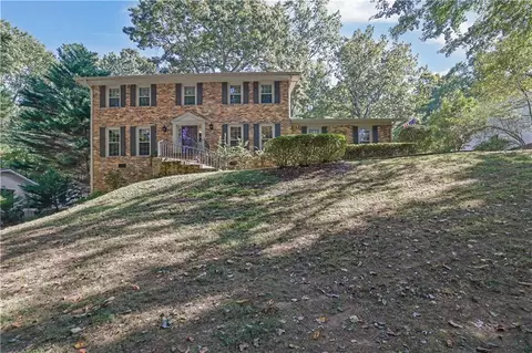835 Lakeshore Dr NW, Berkeley Lake, GA 30096